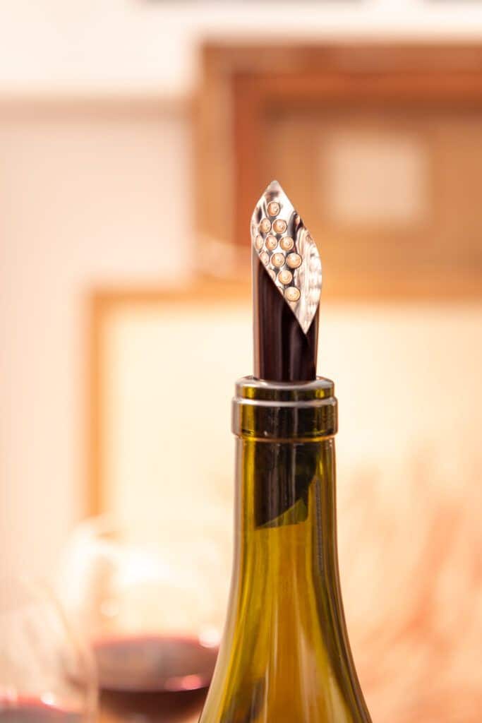 Verseur aérateur souple sur bouteille - L'Atelier du Vin