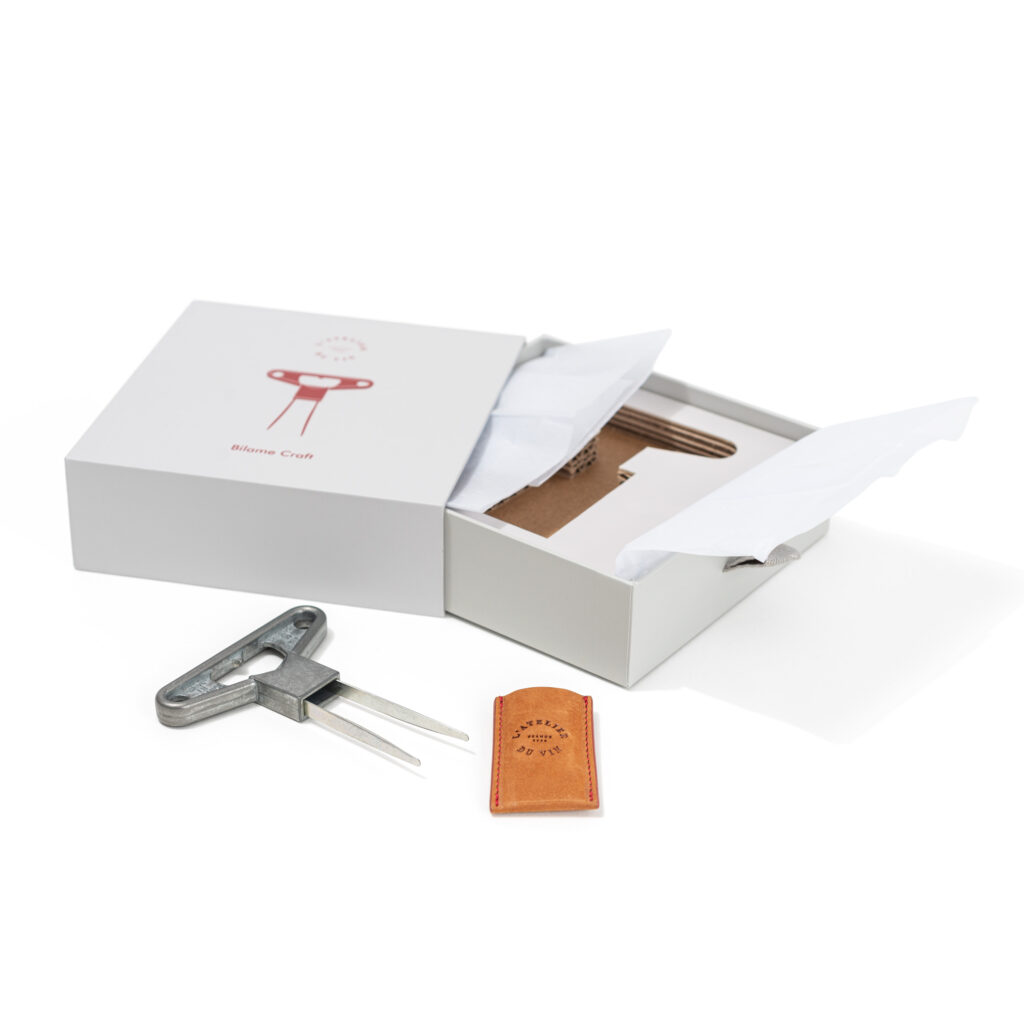 Twin-blade raw zamak corkscrew in its box