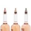 3 bouchons de conservation sur des bouteilles de vin