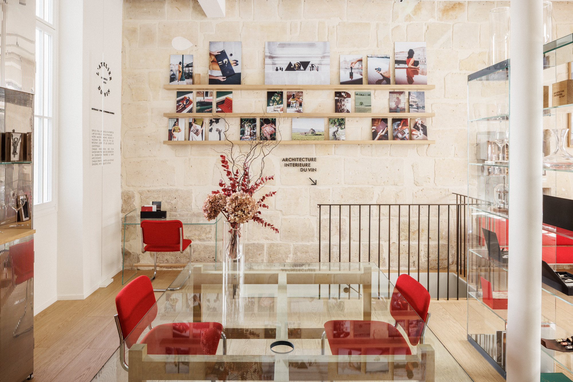 Espace de rencontre et de dégustation du showroom L’Atelier du Vin