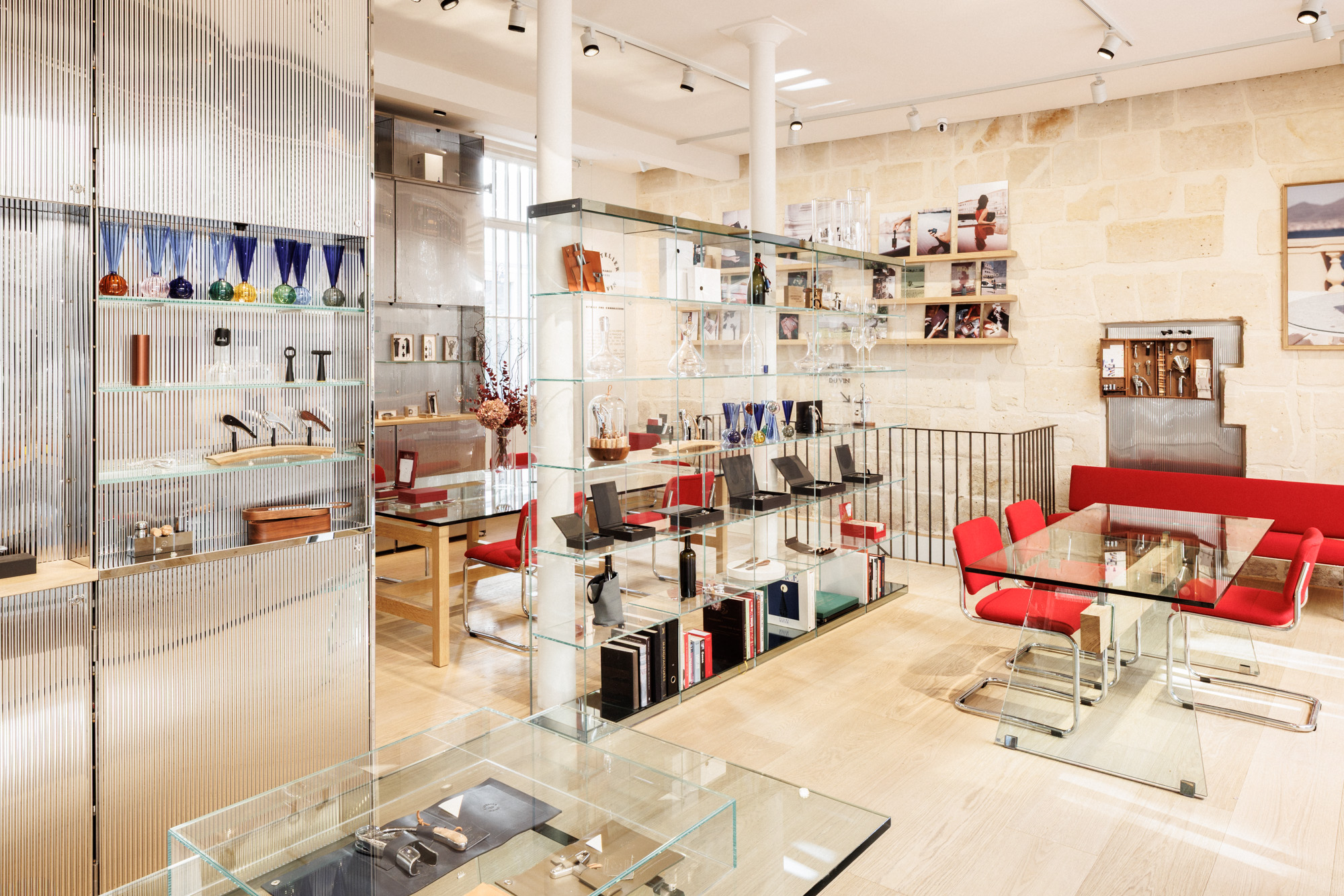 Blick in den Showroom von L’Atelier du Vin in der 80 rue Bonaparte in Paris