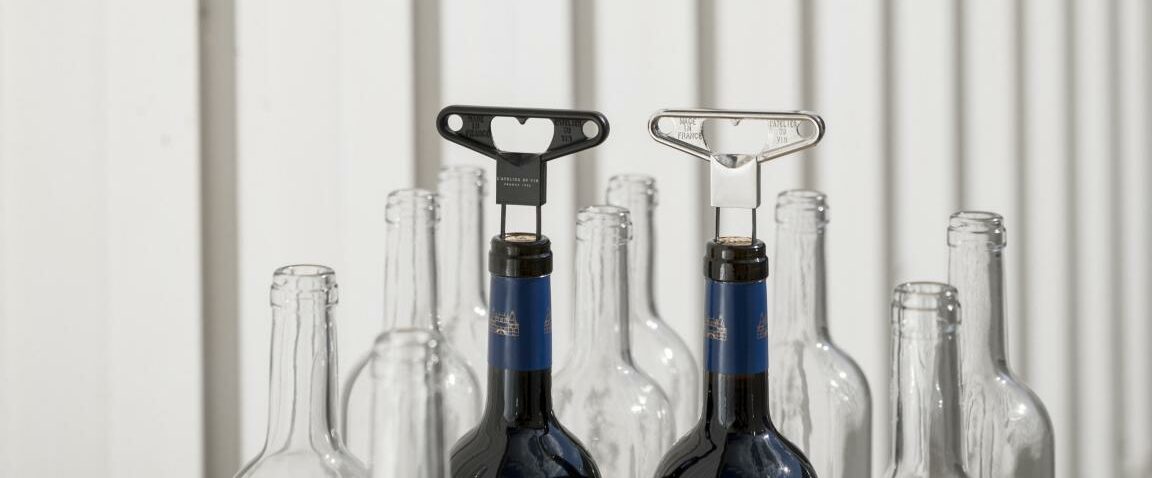 The Twin-blade: an atypical corkscrew with a history