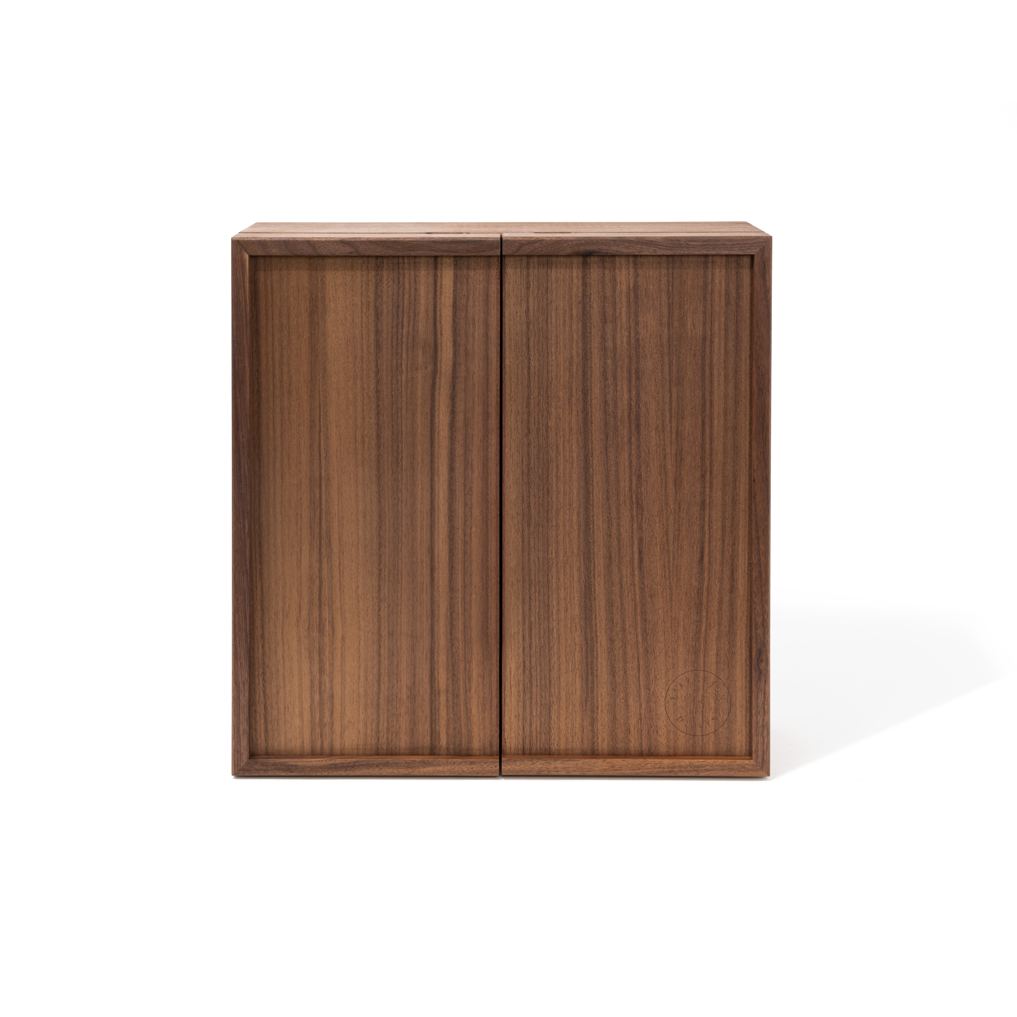 Le Cabinet d’Oeno-Curiosités renferme les Outils du Vin indispensables à tout rituel de dégustation