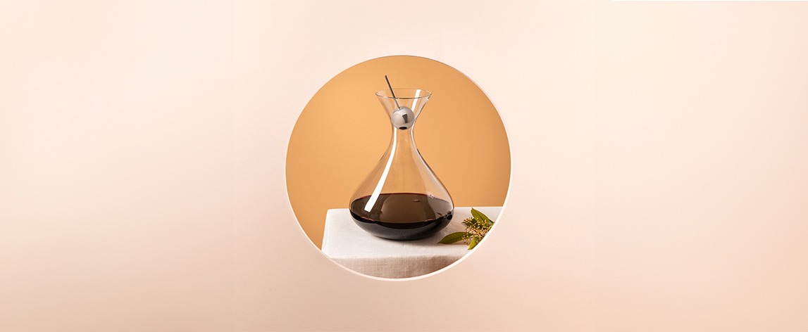 Guide complet pour nettoyer votre carafe à vin
