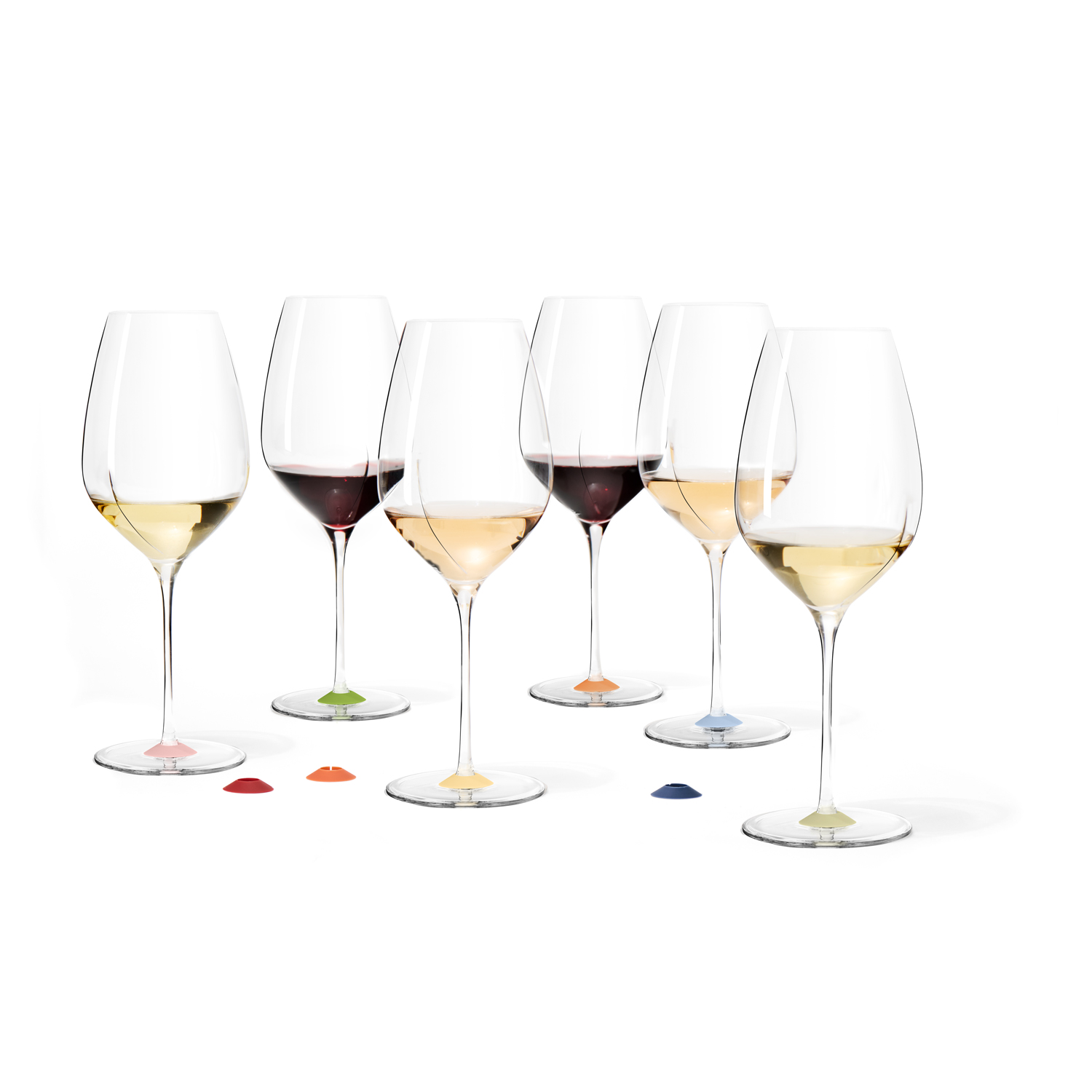 Collection de verres à vin blancs et rouges personnalisés avec les marque-verres Chic Glass Rainbow de L’Atelier du Vin, accessoires colorés pour identifier chaque convive lors d’une dégustation.