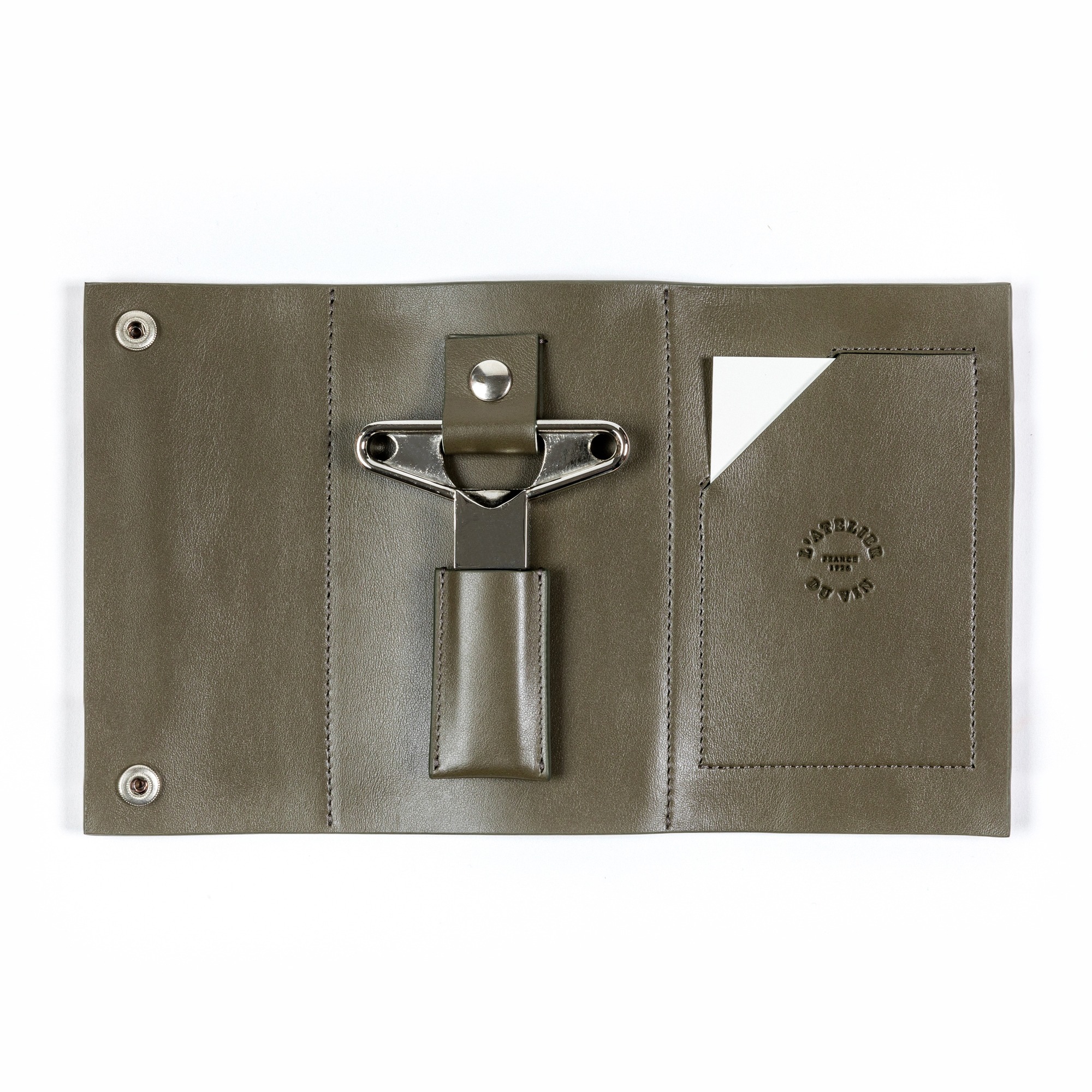 Tire-bouchon bilame dans sa pochette en cuir