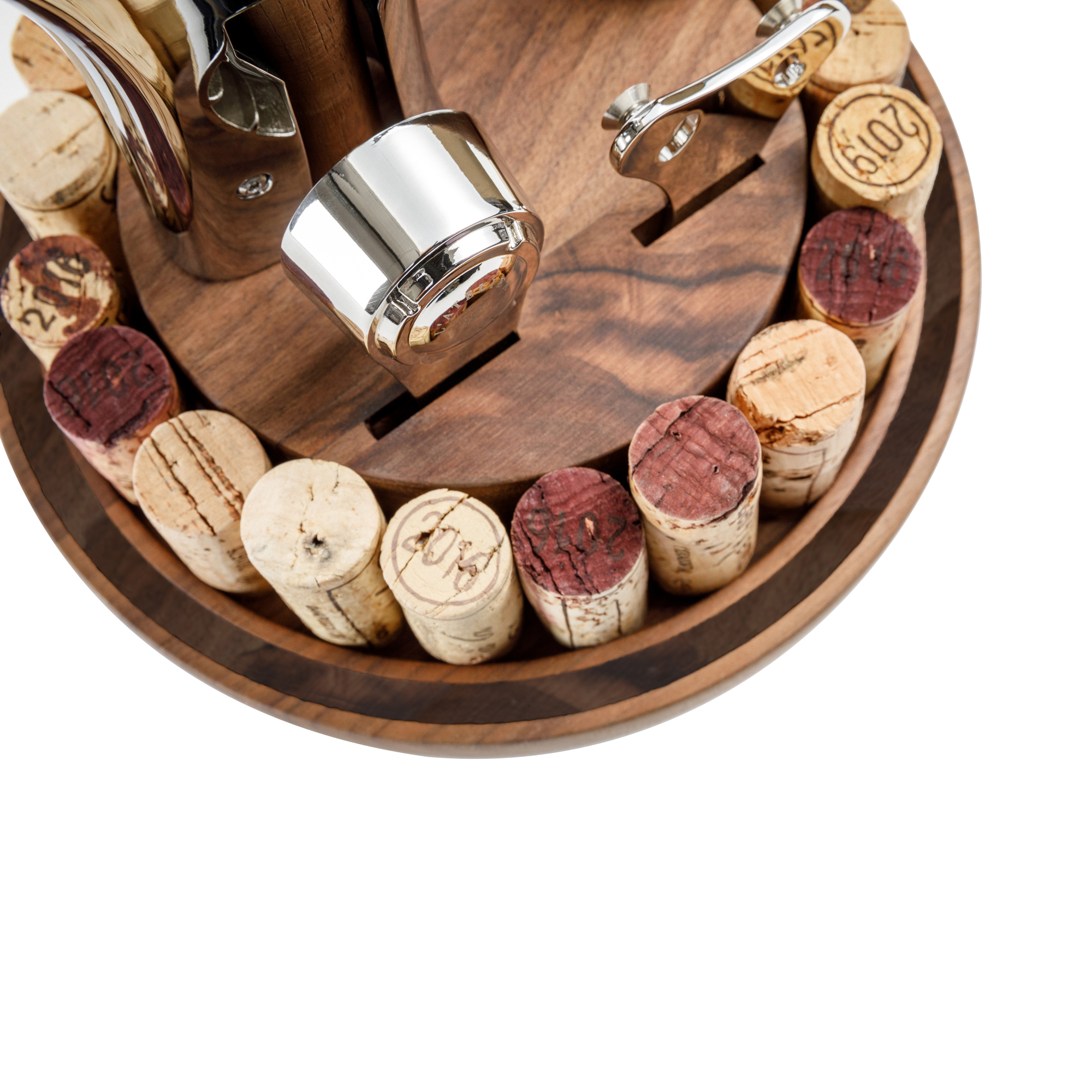 Zoom sur le coffret en bois Oeno Motion Groom avec les bouchons de vin de collection, le coupe-capsule et la pince à bouchon