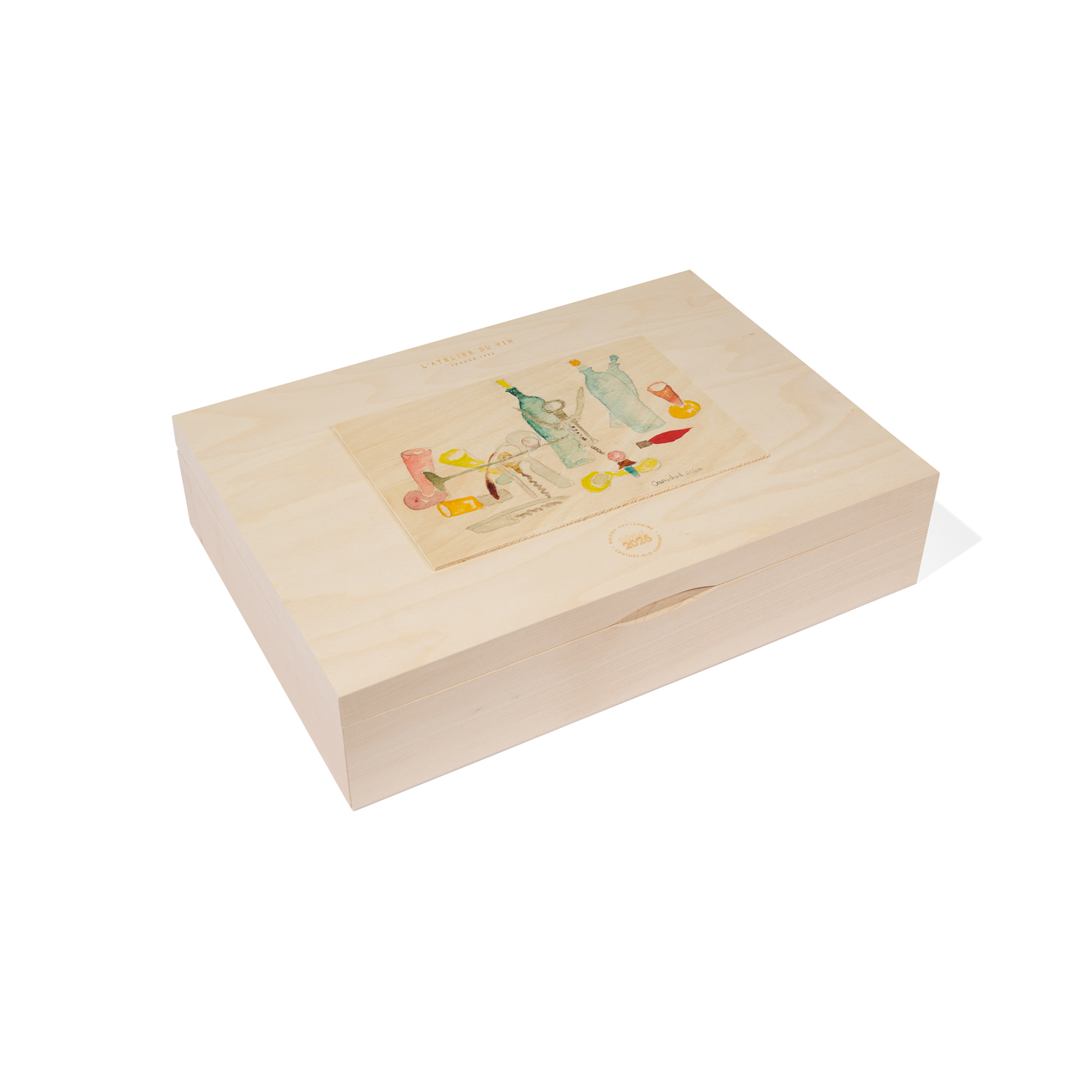 Coffret Oeno Box Connoisseur Centenaire fermé, en bois clair, orné d’une illustration aquarelle de bouteilles et d’accessoires œnologiques sur le couvercle.