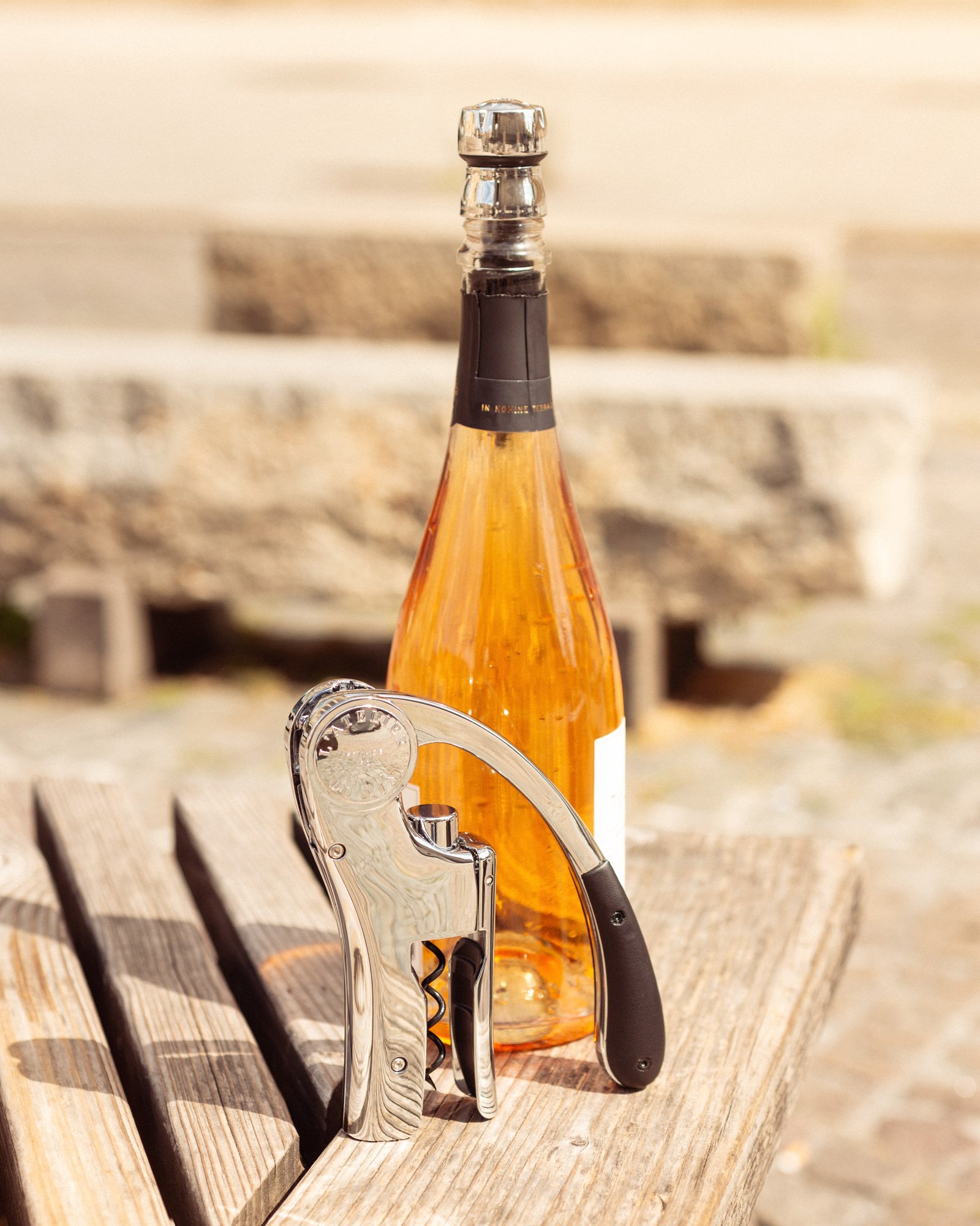 Tire-bouchon à levier Oeno Motion Leather&Chrome avec son bouchon de préservation Bubble Cork Silver. Coffret Up&Down