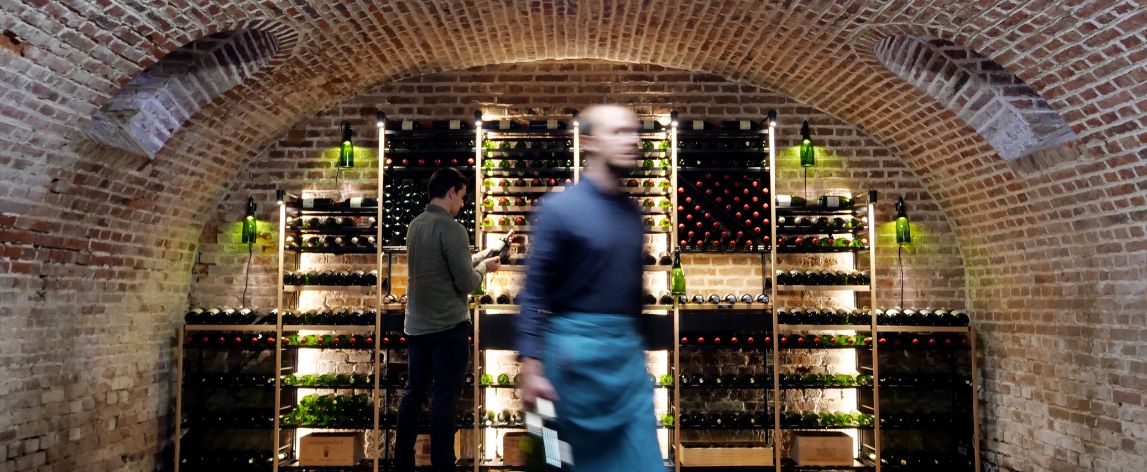 Le rôle du sommelier : comment choisit-il les vins ?